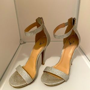 Silver Heels, Size 6